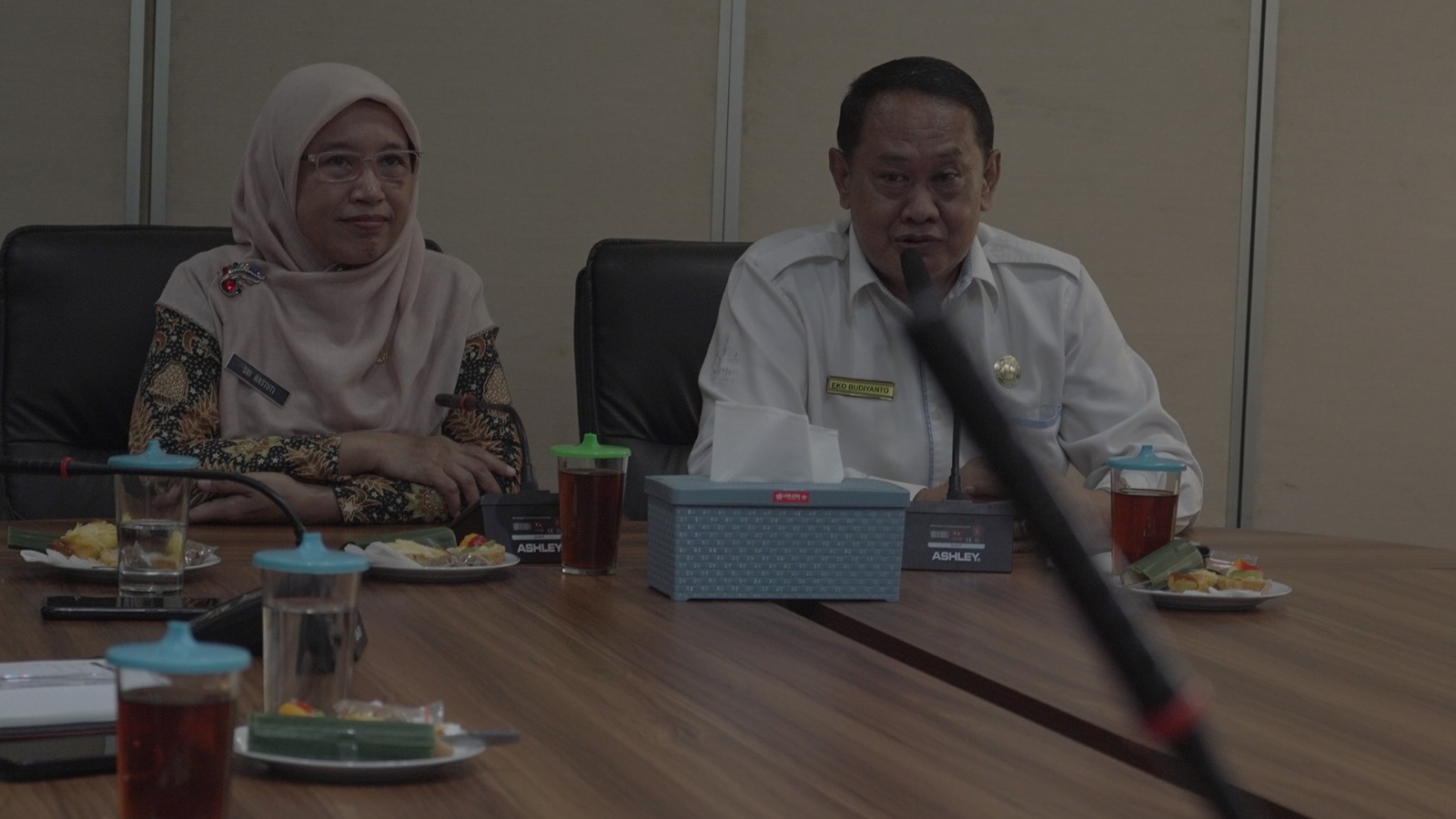 Kepala BPKAD Kota Surakarta Sri Hastuti (kiri) dan Kepala KPPN Kota Surakarta Eko Budianto.