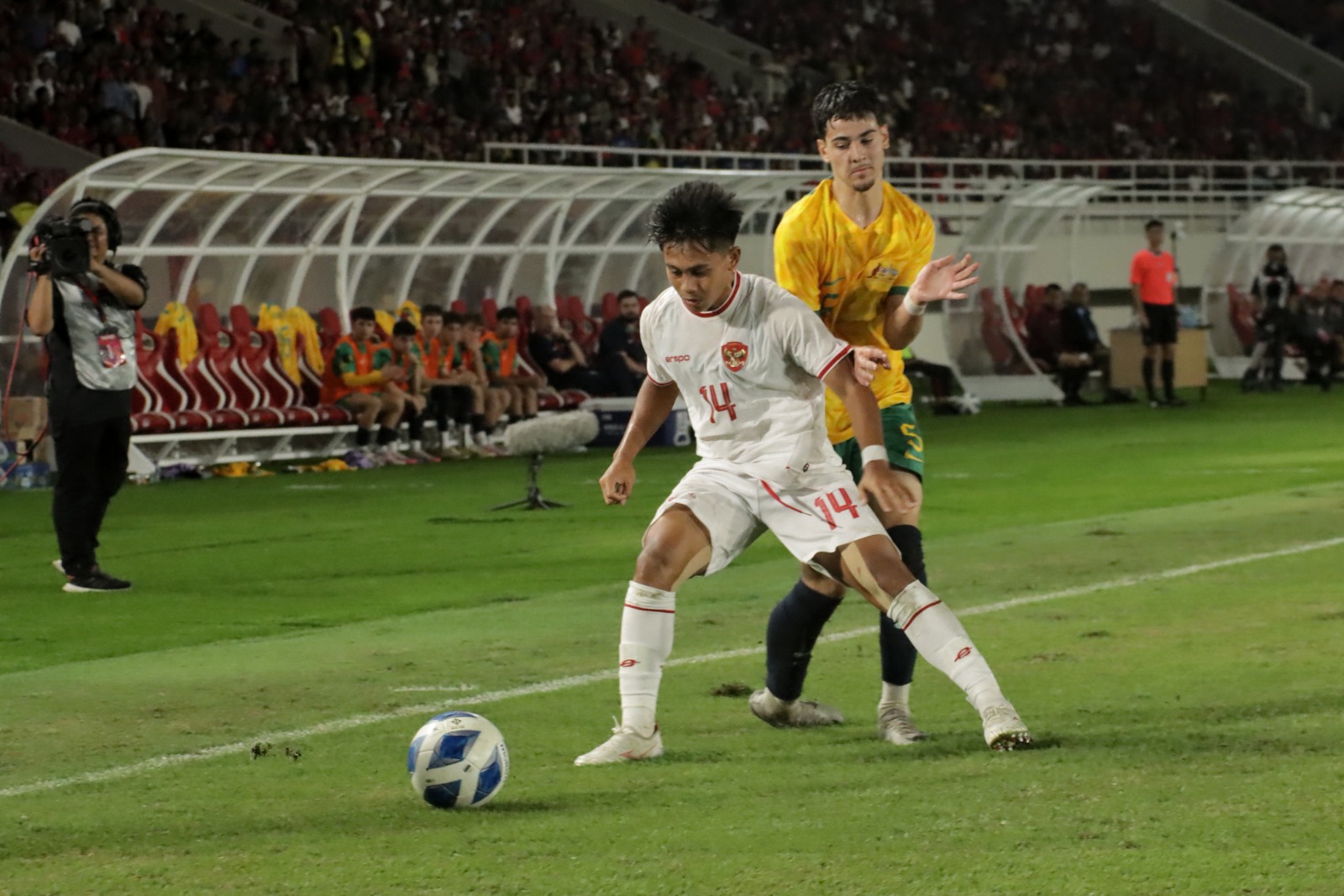 Laga Timnas Indonesia u-16 mwlawan Australia di Stadion Manahan, 2 Juli 2024.
