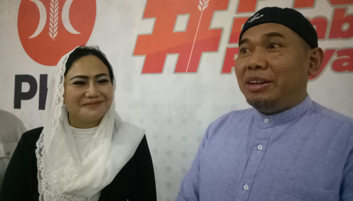 Bakal calon wali kota Solo, Diah Warih Anjari berasama Ketua DPD PKS Solo Daryono.
