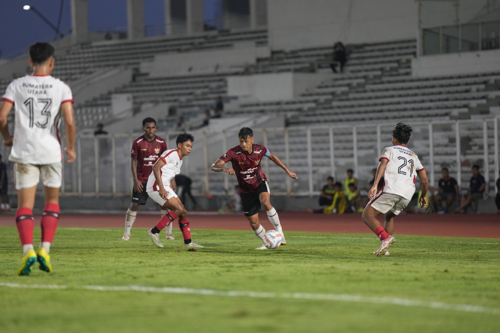 Kapten Timnas U-19 Dony Tri Pamungkas saat jalani uji coba, belum lama ini.