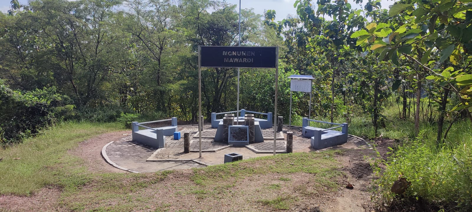 Monumen Mawardi yang jadi lokasi ditemukannya tengkorak Homo Erectus di Bukuran, Kalijambe, Sragen. (Ahmad Khairudin/Radar Solo)