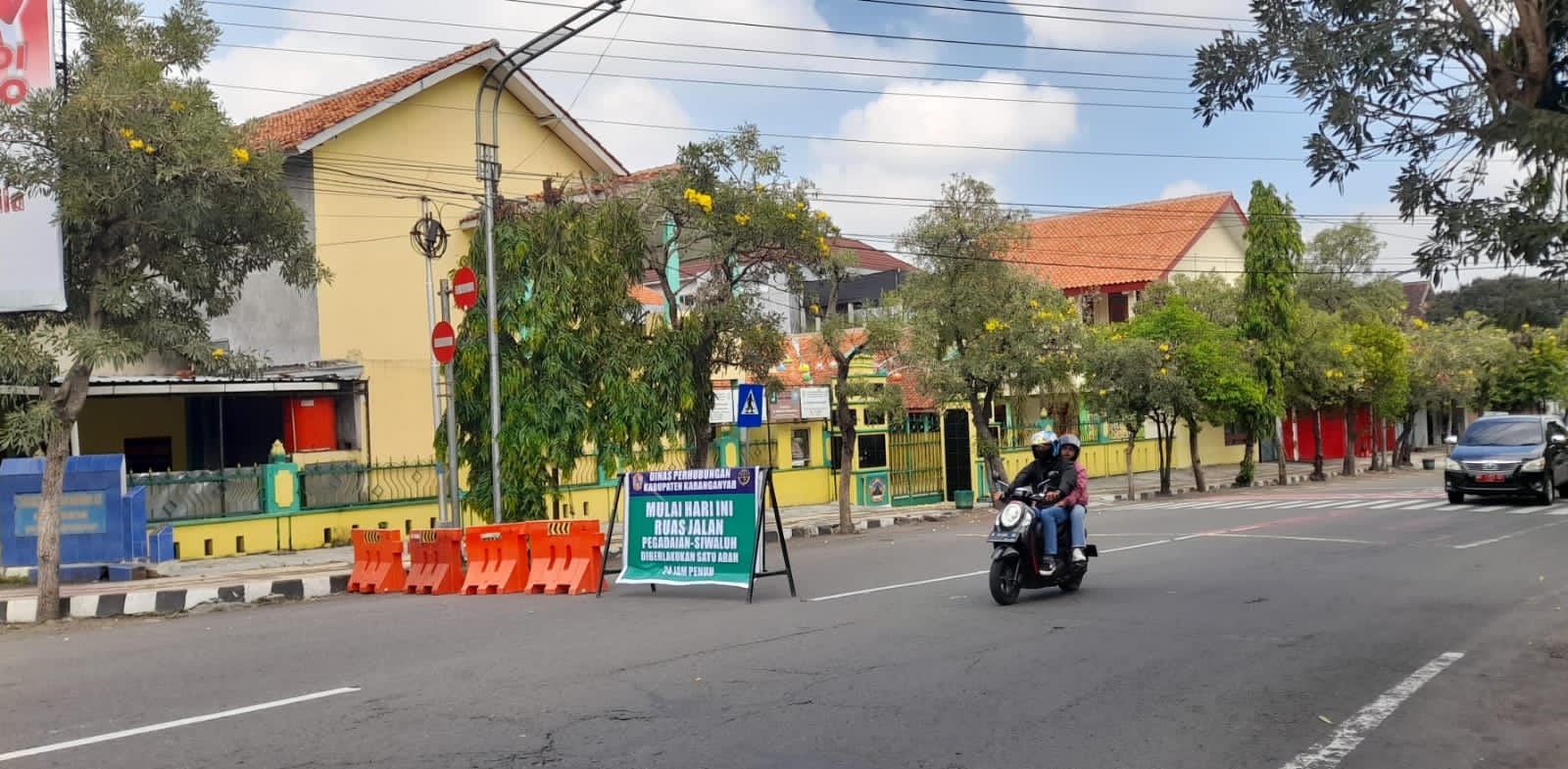 Jalan Lawu dari simpang empat Pegadaian hingga simpang Buk Siwaluh Kota Karanganyar berlaku satu arah selama 24 jam. (Rudi Hartono/Radar Solo)