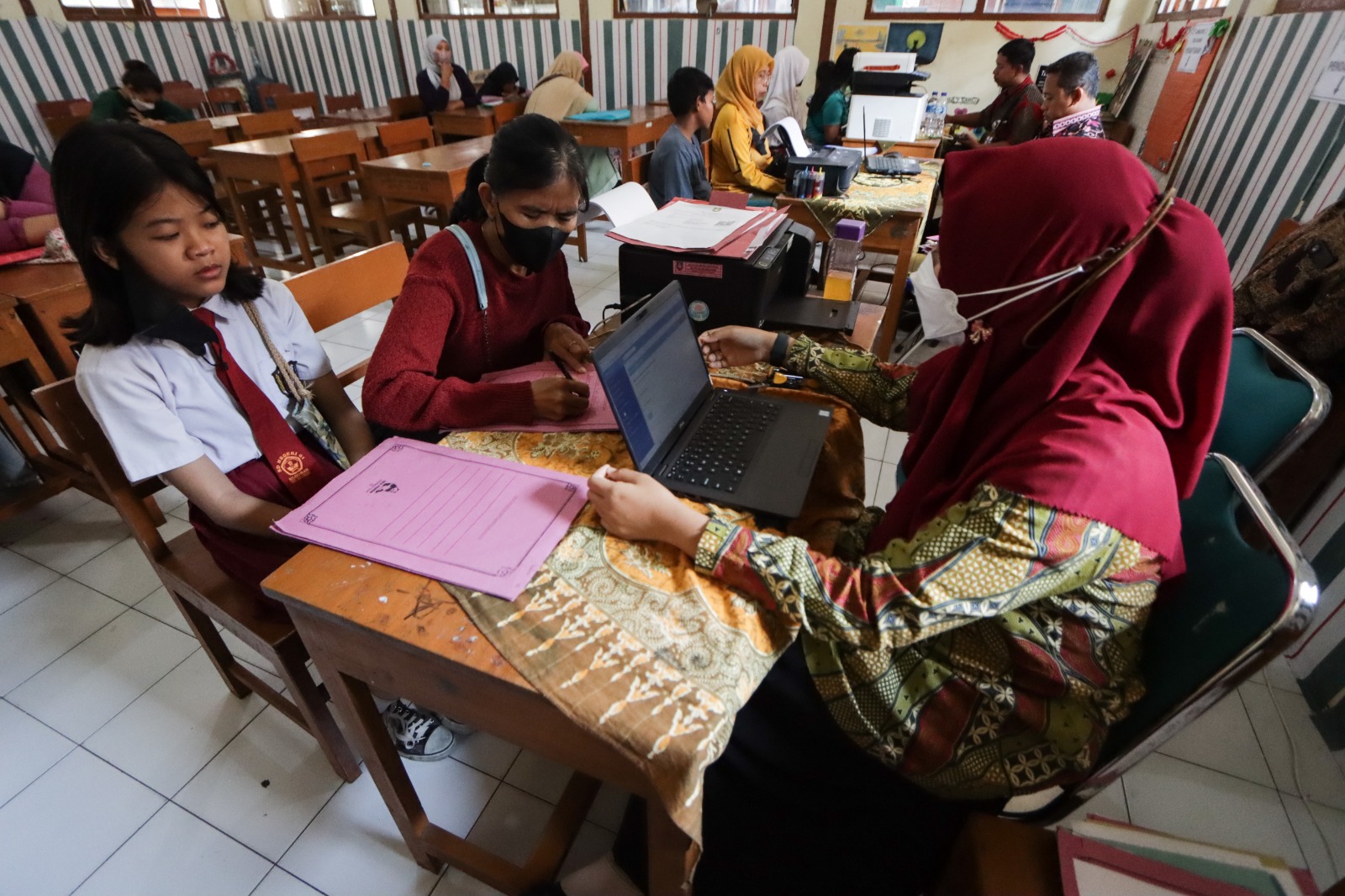 PPDB di SMPN 24 tahun lalu. (M Ihsan/Radar Solo)
