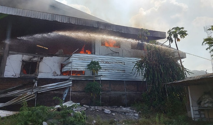Pabrik garmen PT Hansol Indo Java di Dusun Ngemplak RT 06 RW 02, Desa Randusari, Kecamatan Teras, Boyolali terbakar, Senin (8/7/2024).