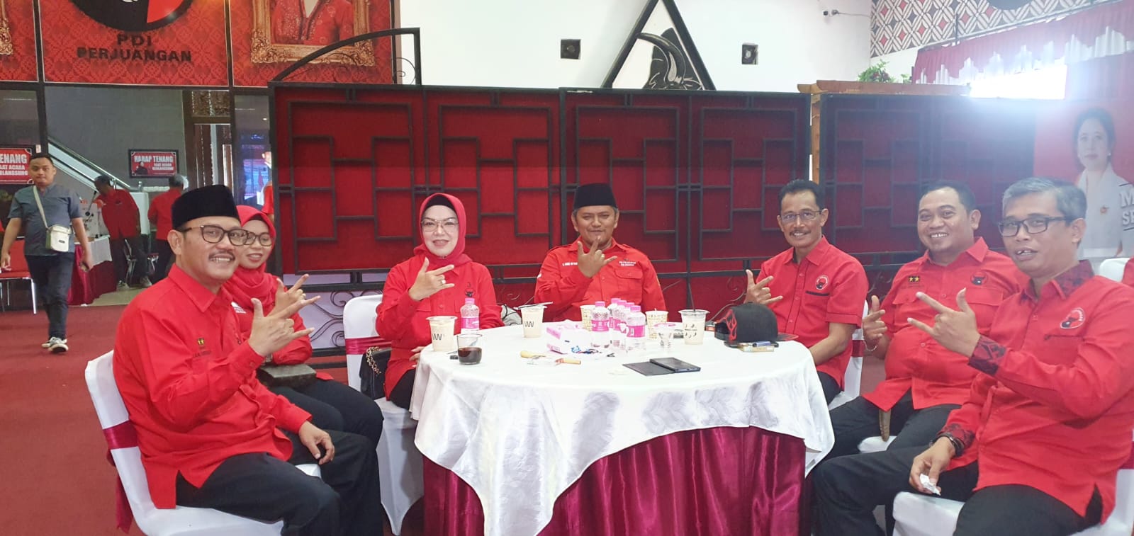 Tiga balon bupati Sukoharjo dari PDIP, yakni Etik Suryani, Agus Santosa, dan Danur Sri Wardana jalani fit and proper test di Semarang, Minggu (7/7).