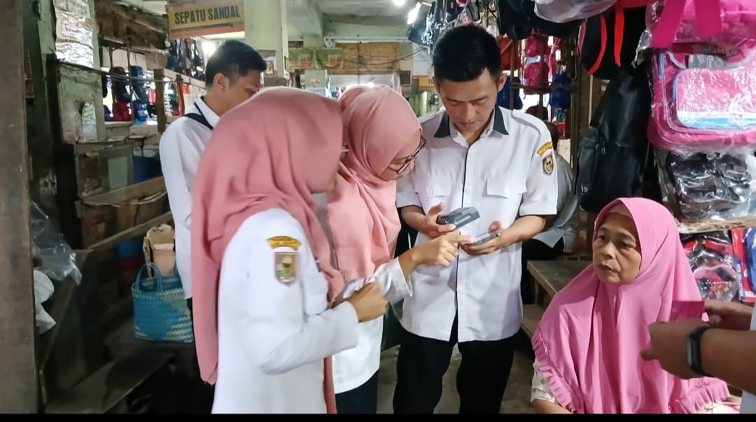 Pedagang pasar tradisional di Kabupaten Boyolali bayar retribusi dengan tapping kartu.