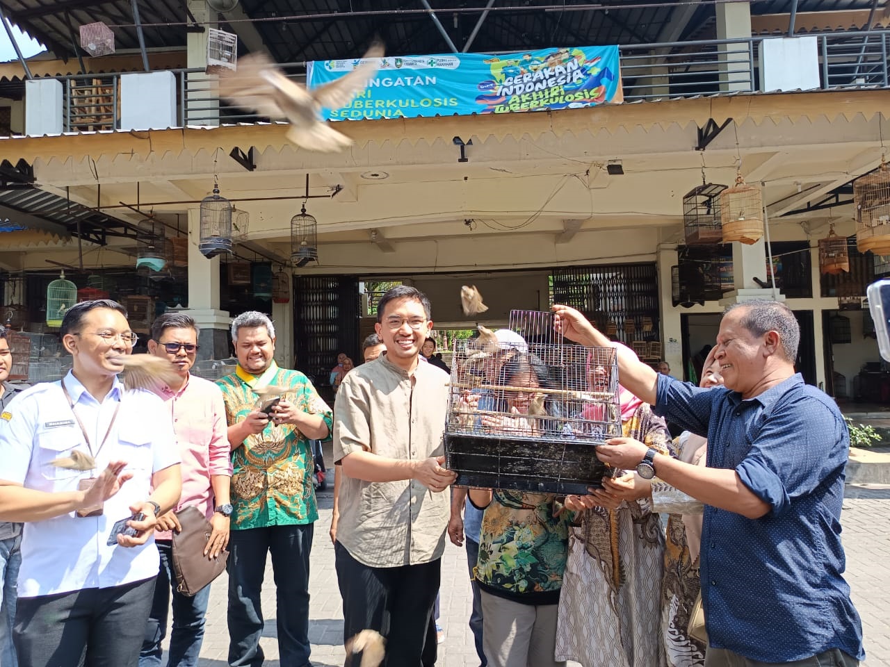 Mangkunegara X saat menyambangi Pasar Burung Depok, Rabu (10/7/2024).