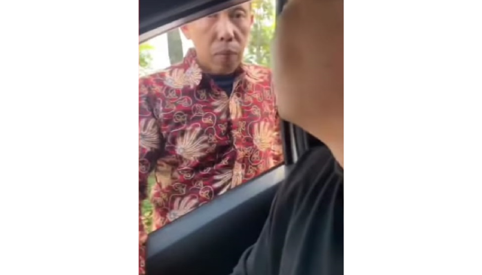 Potongan video pria baju batik yang marah-marah ke pengendara lain di Ungaran.