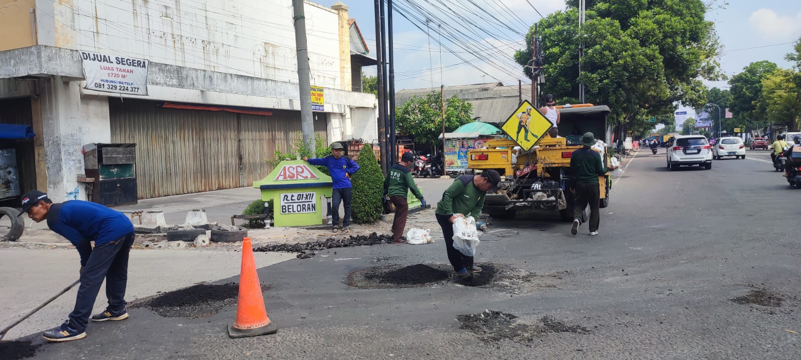 Ilustrasi perbaikan jalan.