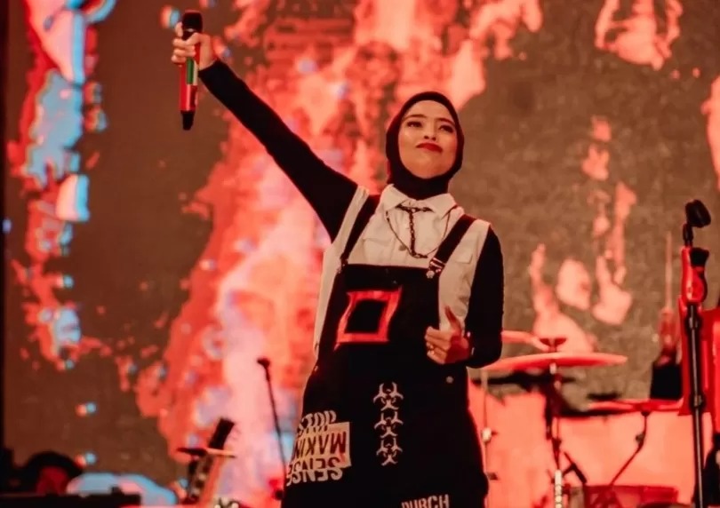 Tantri Kotak saat tampil.