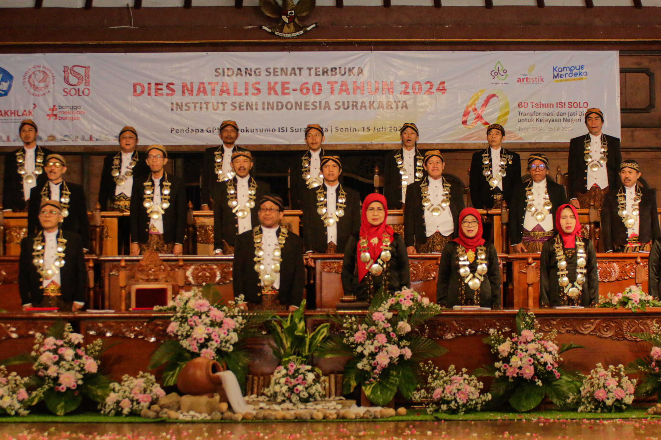 Sidang Senat Terbuka Dies Natalis Ke-60 ISI Surakarta di Pendapa GPH Joyokusumo, Senin (15/7).