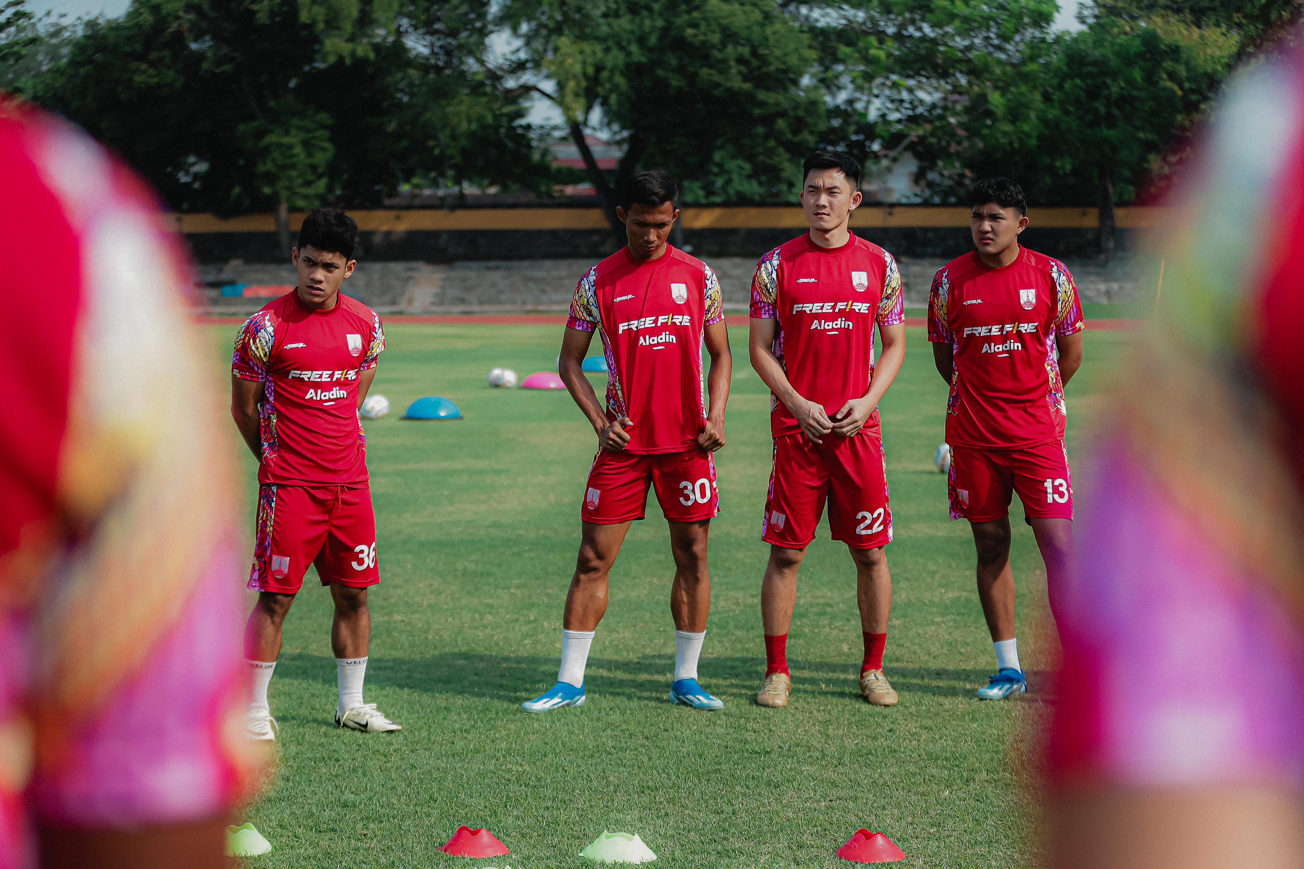 Althaf Indie, Eky Taaufik, Sutanto Tan, dan Marcell Januar saat menjalani latihan bersama Persis Solo di Stadion Sriwedari, belum lama ini.  &nbsp;