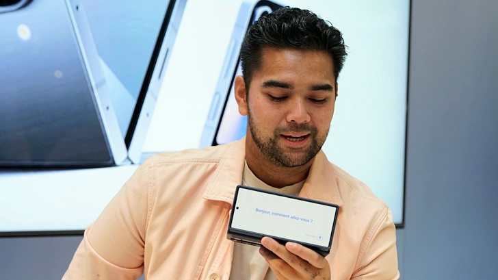 Hands-free Interpreter menjadi fitur andalan Aero Aswar ketika sedang bertanding di luar negeri.