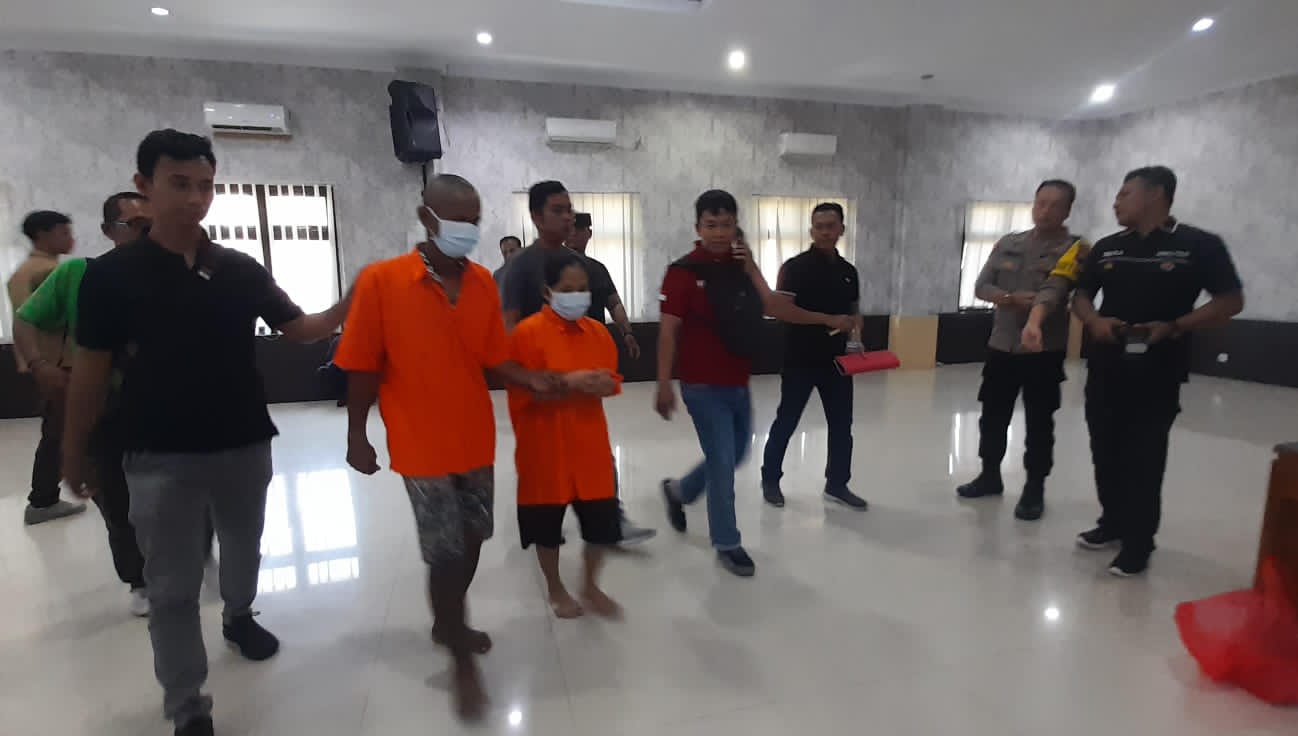 Pasangan suami istri (pasutri) asal Pedurungan, Semarang ditangkap polisi usai melakukan pencurian di Jaten, Karanganyar. (Rudi Hartono/Radar Solo)