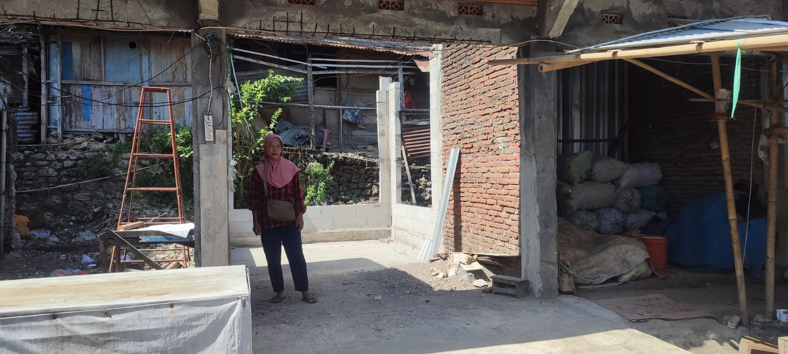Pedagang pasar Tangen, Sragen mengeluhkan aksi premanisme oknum tidak bertanggung jawab. (Ahmad Khairudin/Radar Solo)