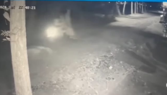 Potongan video sosok mirip pocong membonceng motor di Kulon Progo, Jogjakarta.