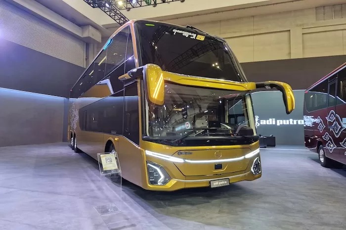 Bus tingkat terbaru bikinan karoseri Adiputro manggung di GIIAS 2024.