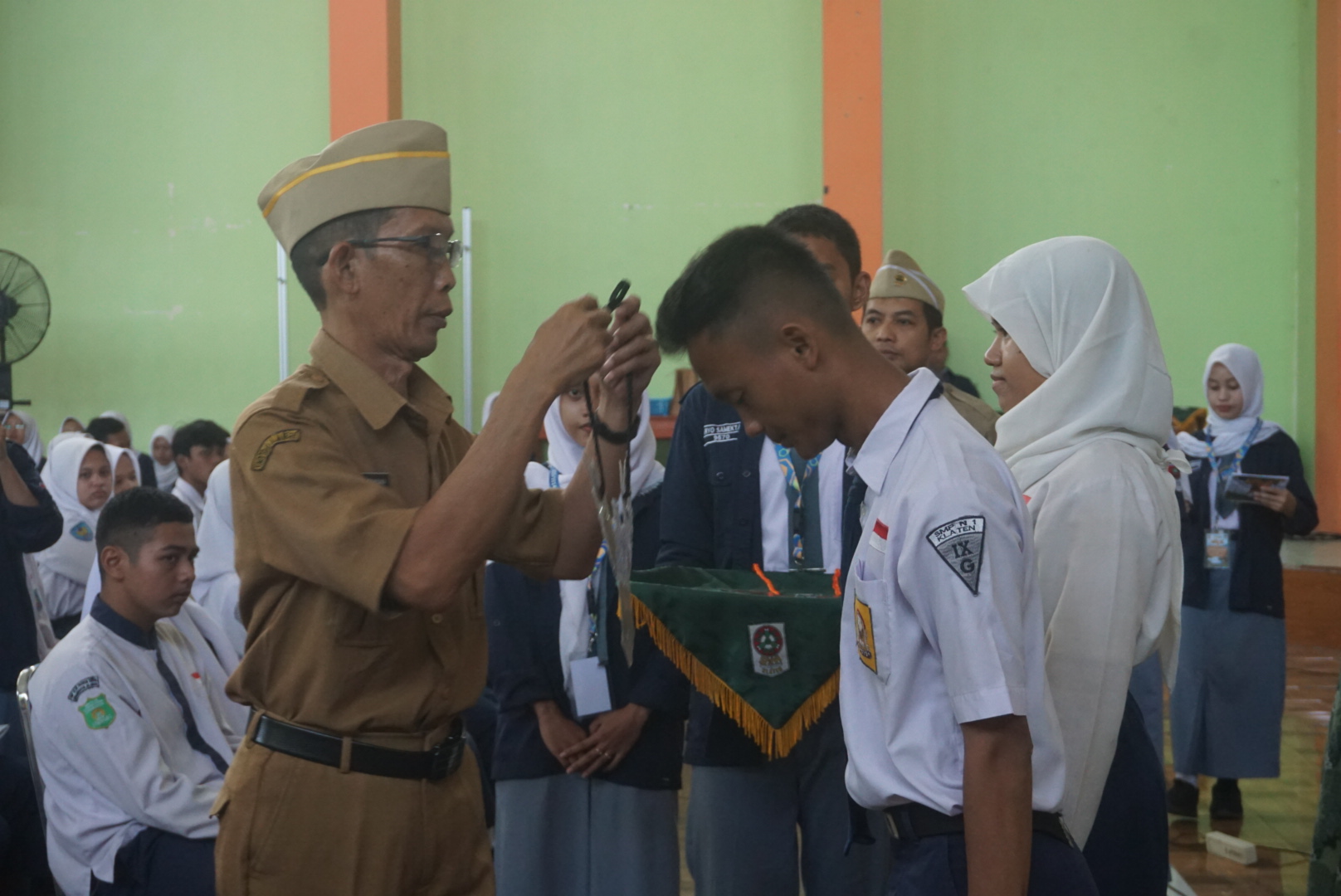 Kepala SMAN 3 Klaten Agus Cahyana B.S. buka MPLS, Senin (22/7/2024). (Angga Purenda/Radar Solo)