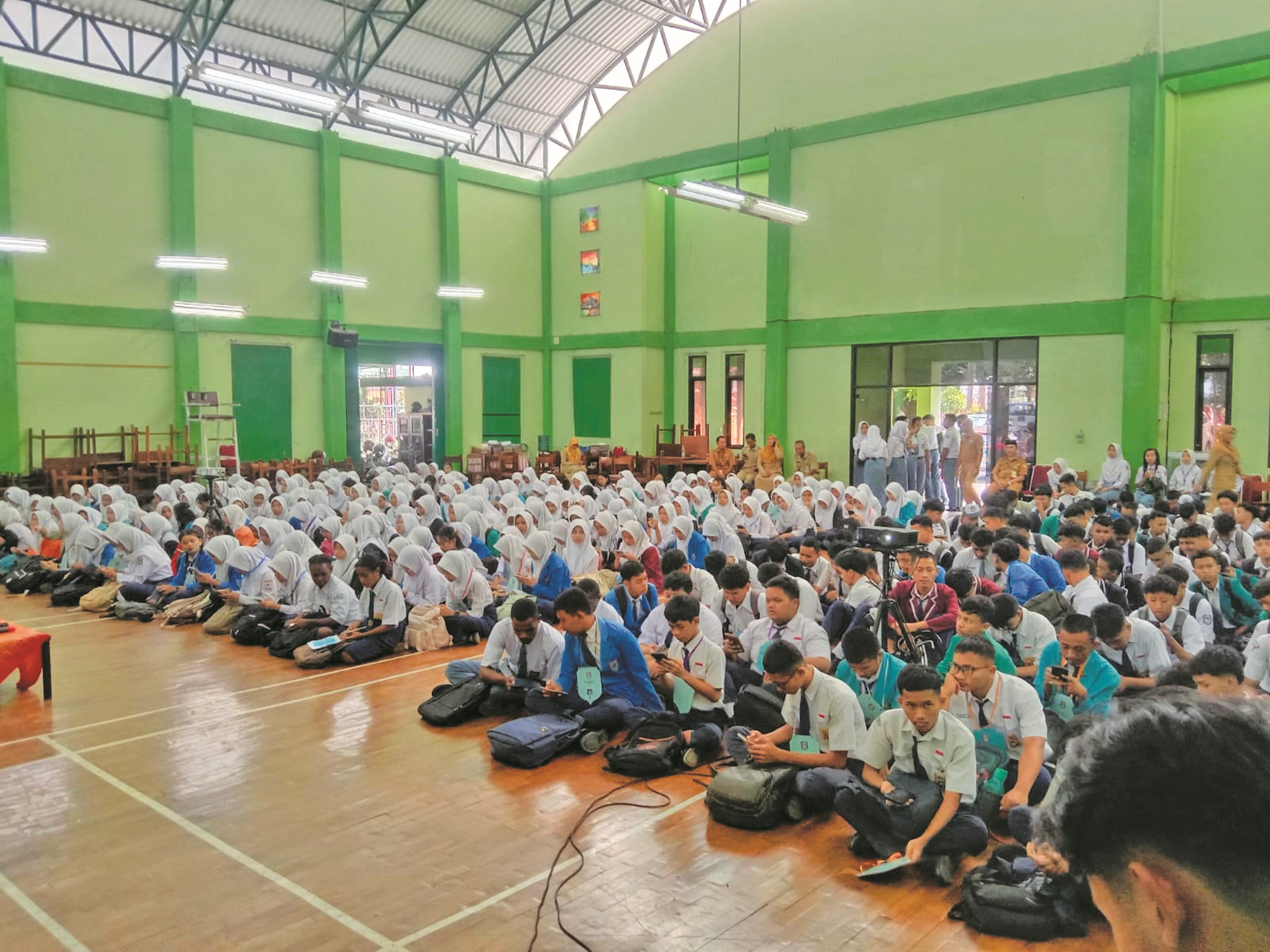 Siswa SMAN 3 Boyolali mengikuti MPLS dengan kompak, Senin (22/7/2024). (Mulato/Radar Solo)