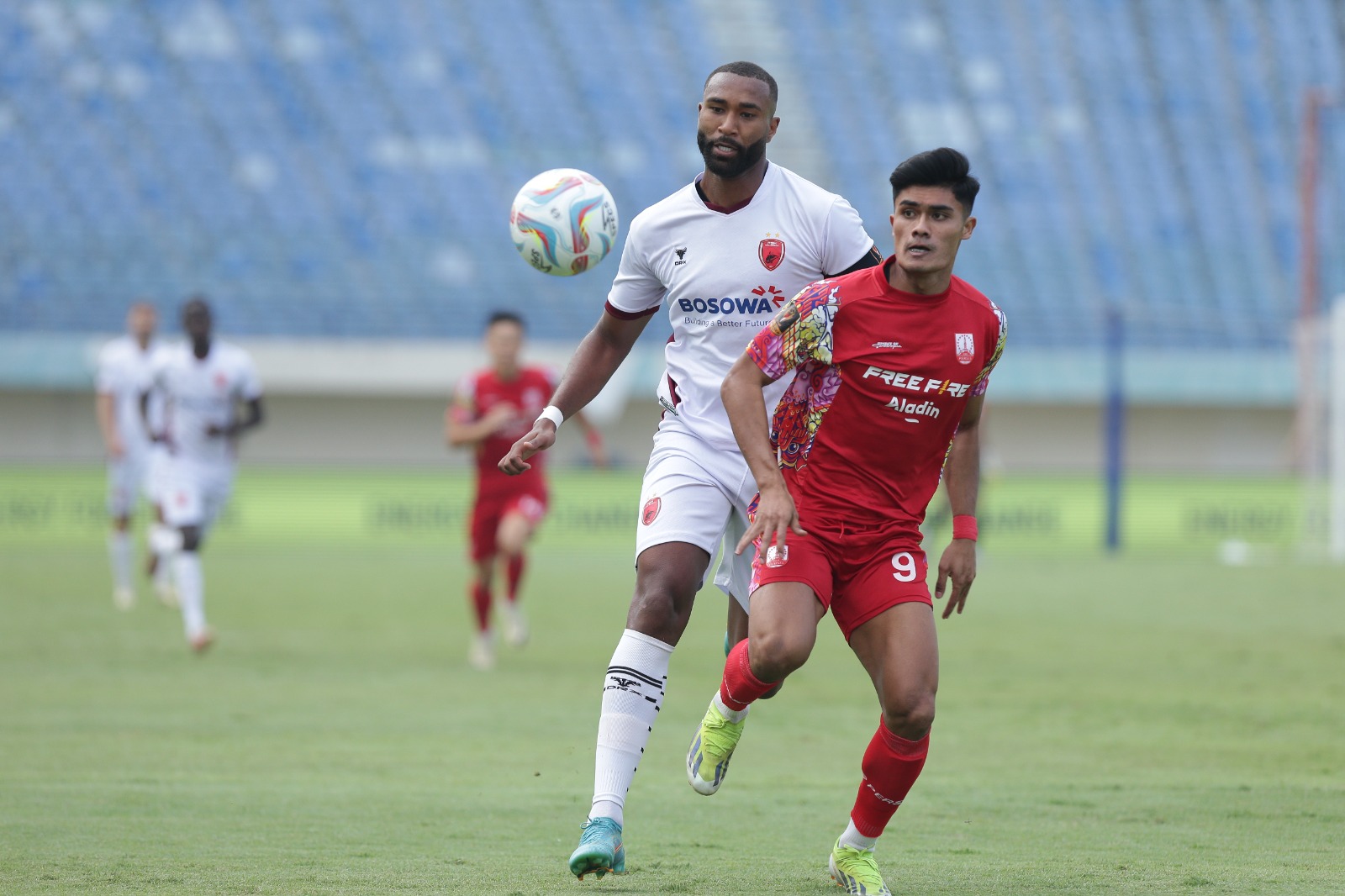 Laga Persis Solo melawan PSM Makassar di Stadion Si Jalak Harupat Bandung di ajang Piala Presiden 2024 (22/7/2024).