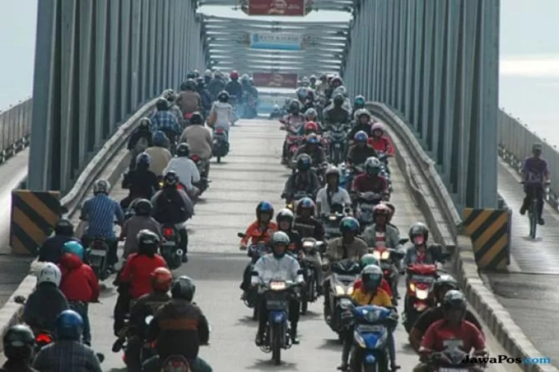 Ilustrasi pengguna kendaraan motor yang  cukup banyak.