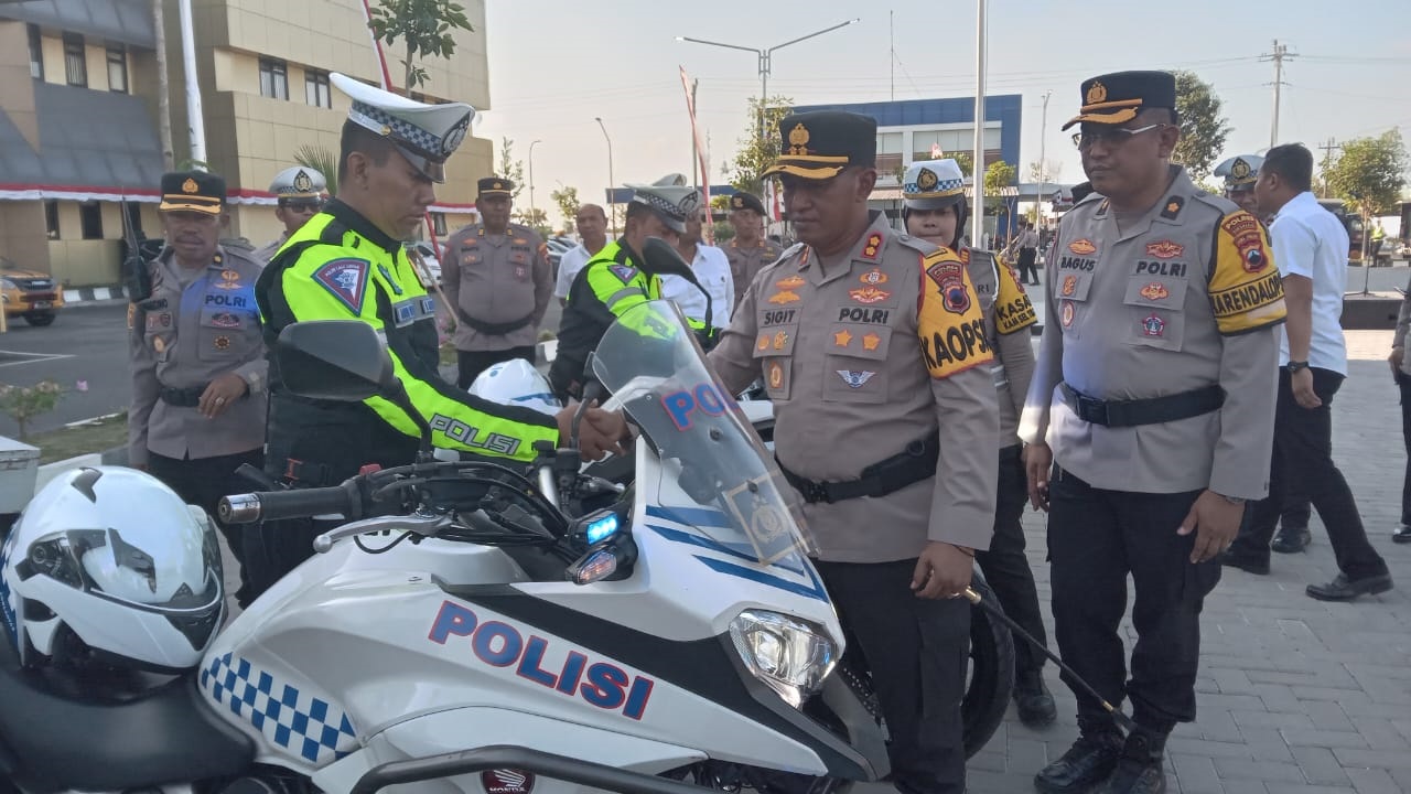 Kapolres Sukoharjo AKBP Sigit cek kendaraan dinas dalam rangka Operasi Patuh Candi 2024, belum lama ini.