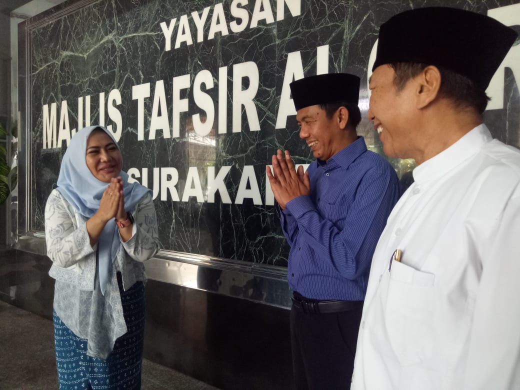 Bakal calon Walikota Solo Diah Warih Anjari bersilaturahmi dengan Pimpinan Pusat MTA Al Ustadz Nur Kholid Syaifullah (tengah), Selasa (23/7/2024).