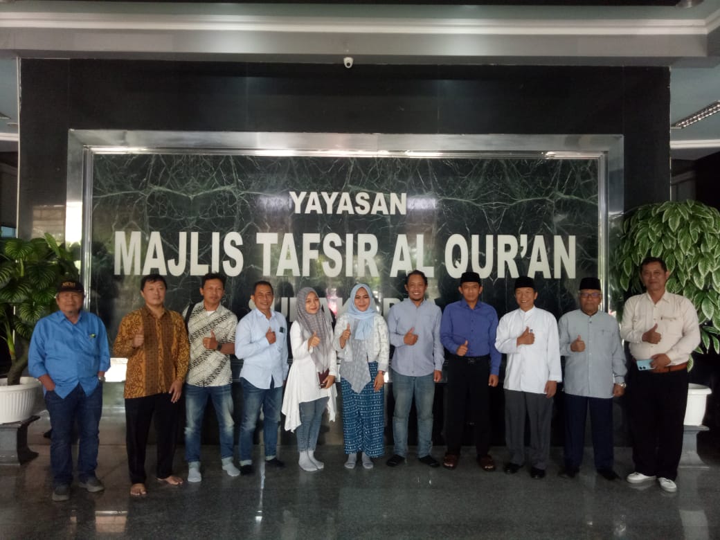Tim bakal calon Walikota Solo Diah Warih Anjari bersama pengurus Pusat MTA.