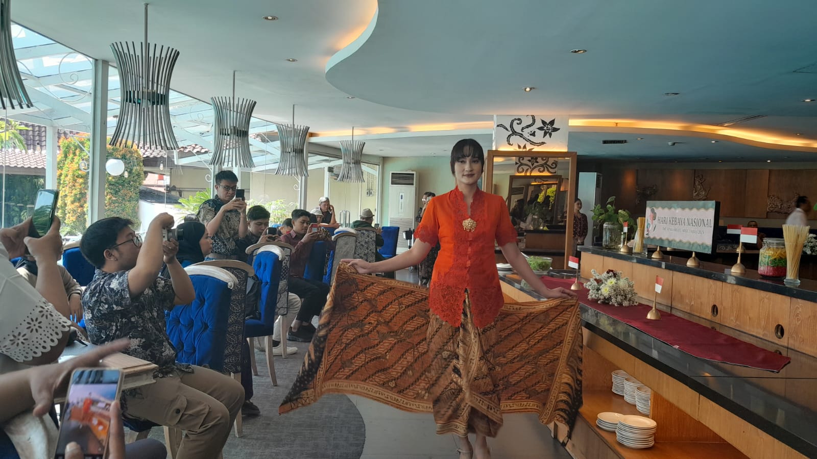 Parade kebaya yang digelar di The Sunan Hotel Solo, Sabtu (24/7).