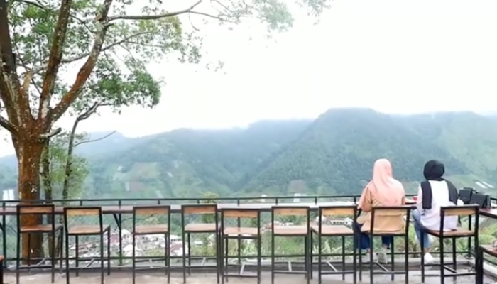 Nongkrong sambil ngopi di Joko Langen Coffe. dengan pemandangan yang menakjubkan.