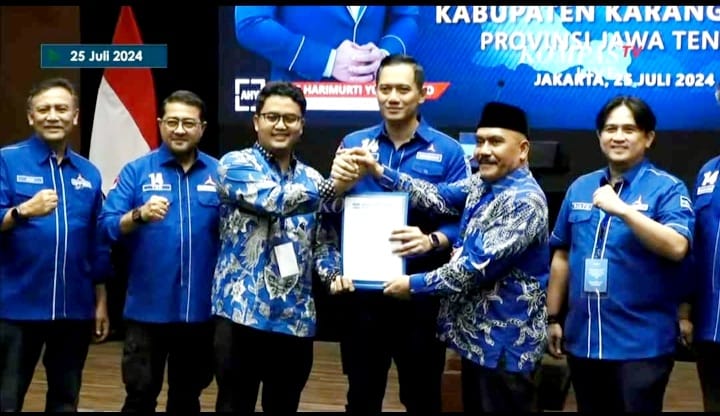 Ilyas-Tri Haryadi terima rekomendasi dari Ketum Partai Demokrat Agus Harimurti Yudhoyono, Kamis (25/7/2024) malam.