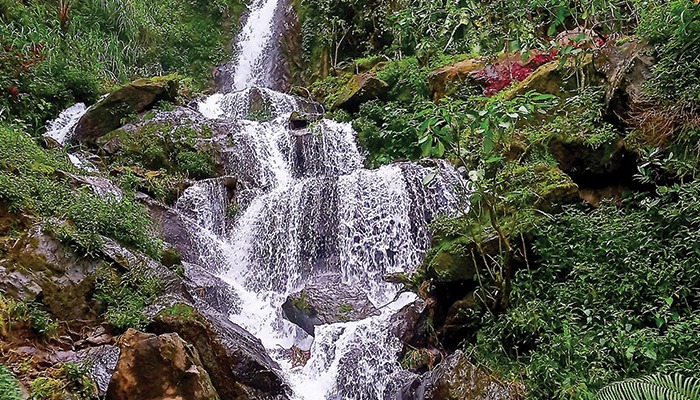 Air Terjun Jumog Putri Tawangmangu yang Masih Asri dan Terjaga.