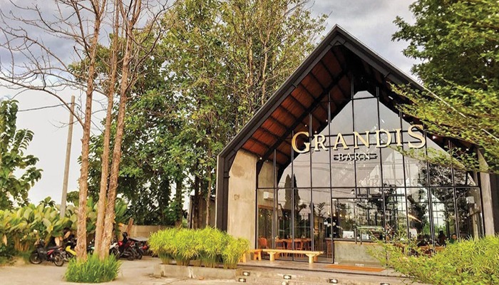 Grandis Barn : Resto Intagramable ala Eropa di Solo Raya
