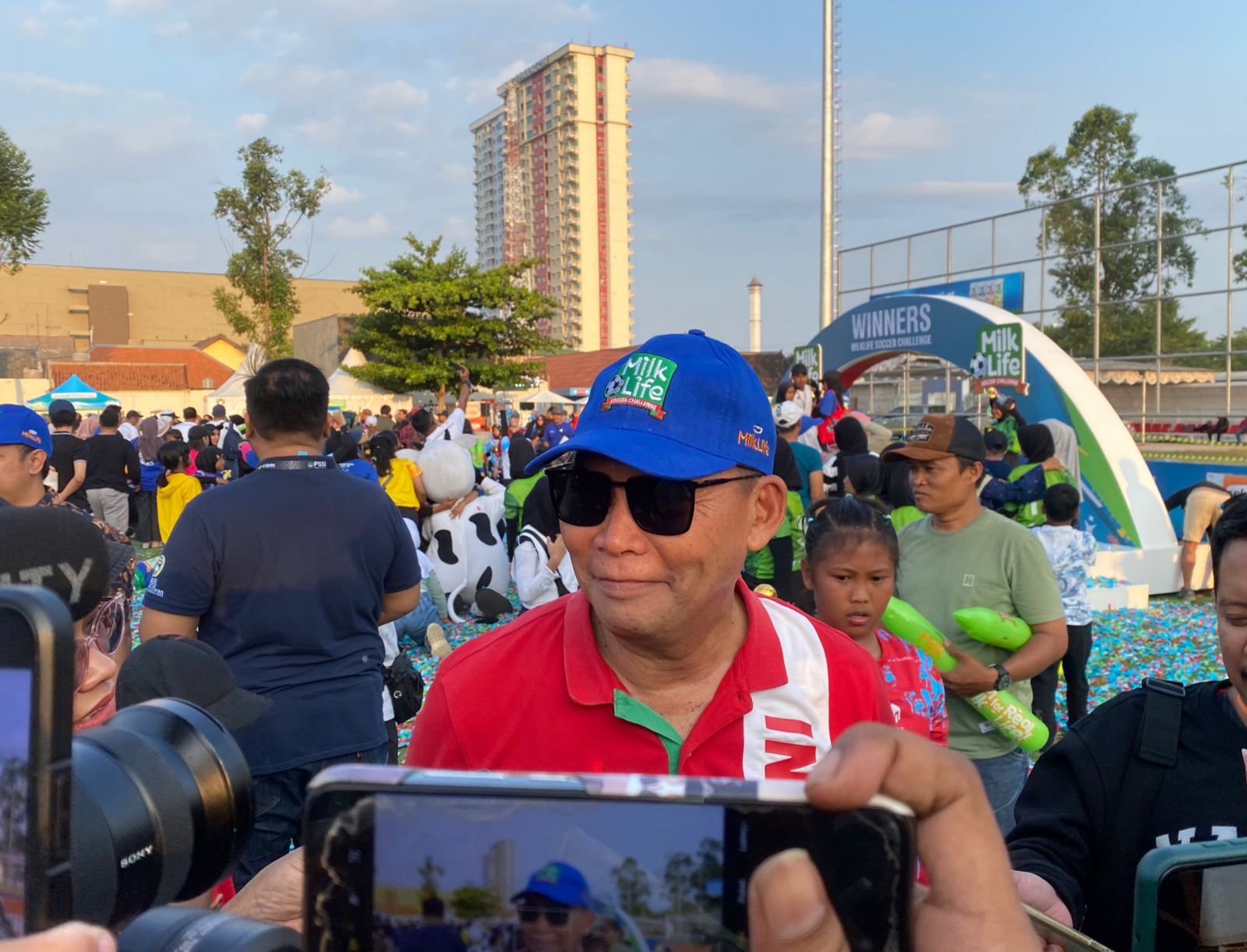 Wali Kota Solo Teguh Prakosa saat hadiri kejuaraan sepak  bola wanita di Lapangan Kotabarat