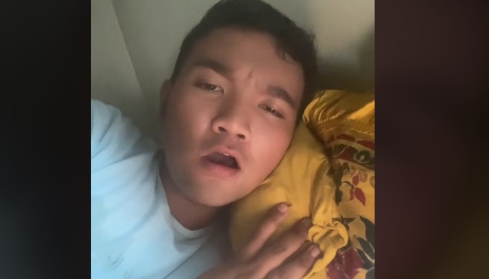 Akun TikTok @zhio.butto.pink yang pertama memunculkan kalimat