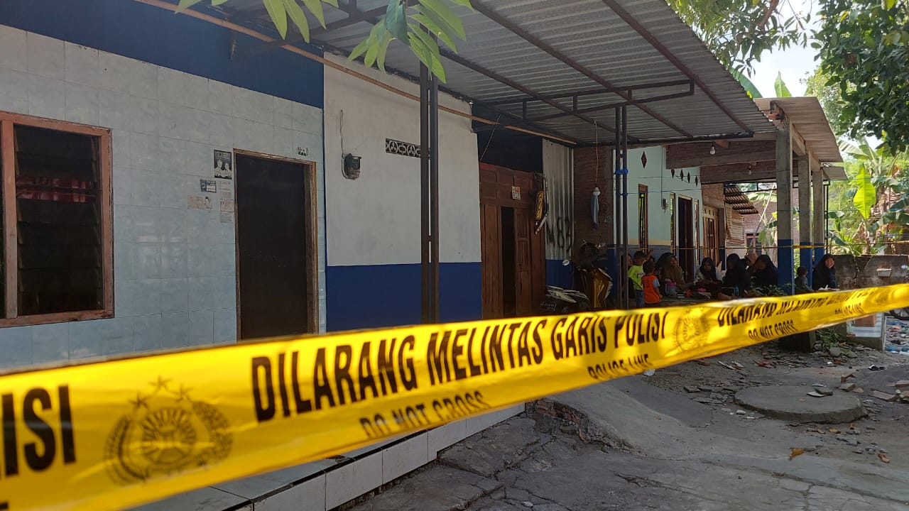 Garis polisi dipasang di rumah Waginah di Dusun Grasak RT 03 RW 05, Desa Kismoyo, Ngemplak, Boyolali.