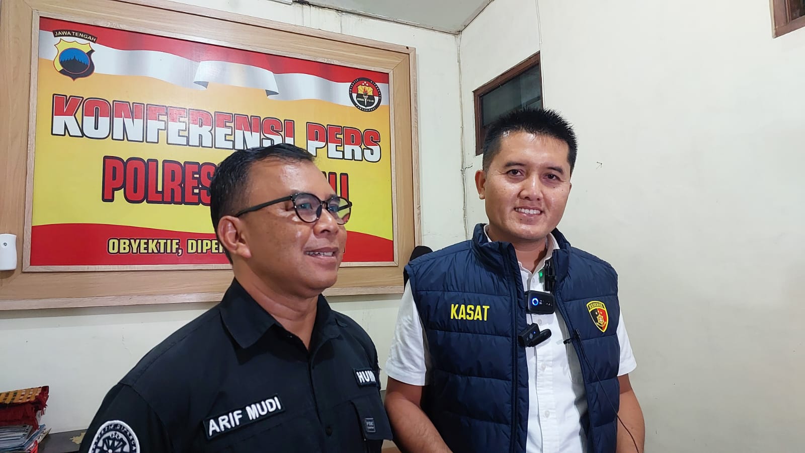 Kasatreskrim Polres Boyolali Iptu Joko Purwadi (kanan) beri keterangan pers terkait penyebab meninggalnya Aan, remaja warga Ngemplak, Boyolali, Rabu (31/7/2024) malam.