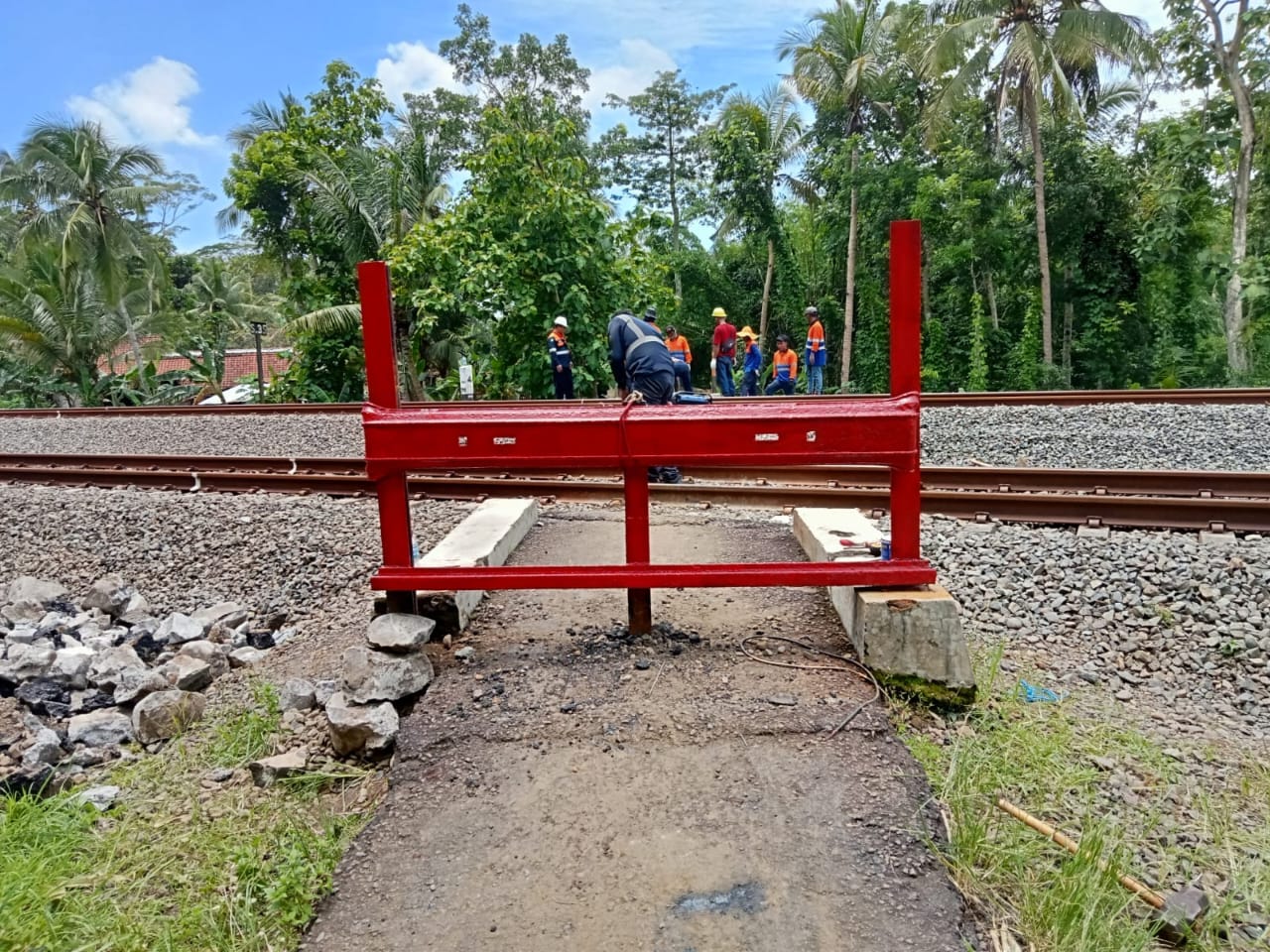 Perlintasan sebidang kereta api sudah ditutup demi keamanan. (Maulida Afifa/Radar Solo)