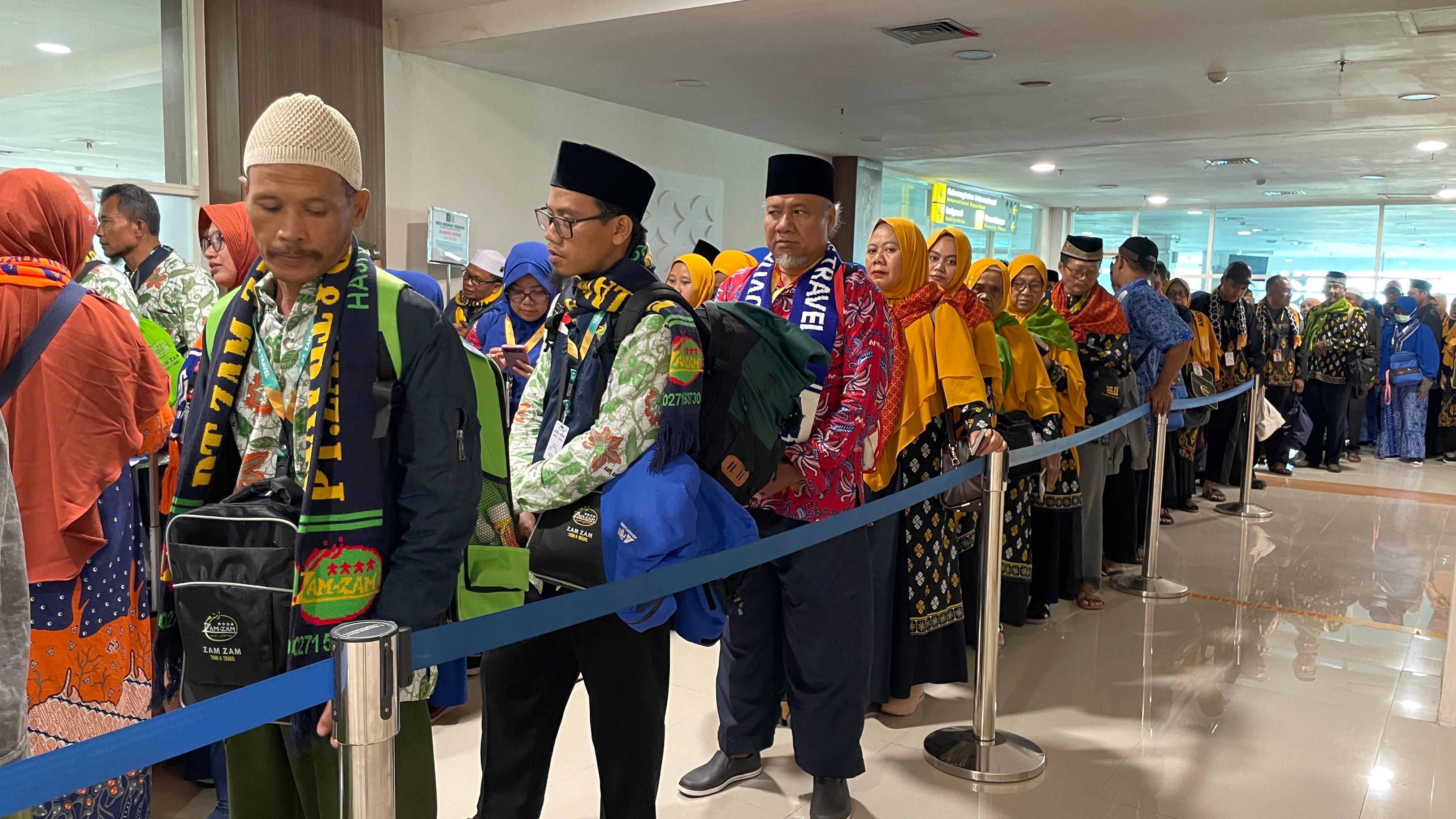 Ratusan jamaah umrah berangkat dari Bandara Adi Soemarmo, kemarin pagi (3/8/2024) pukul 09.45.