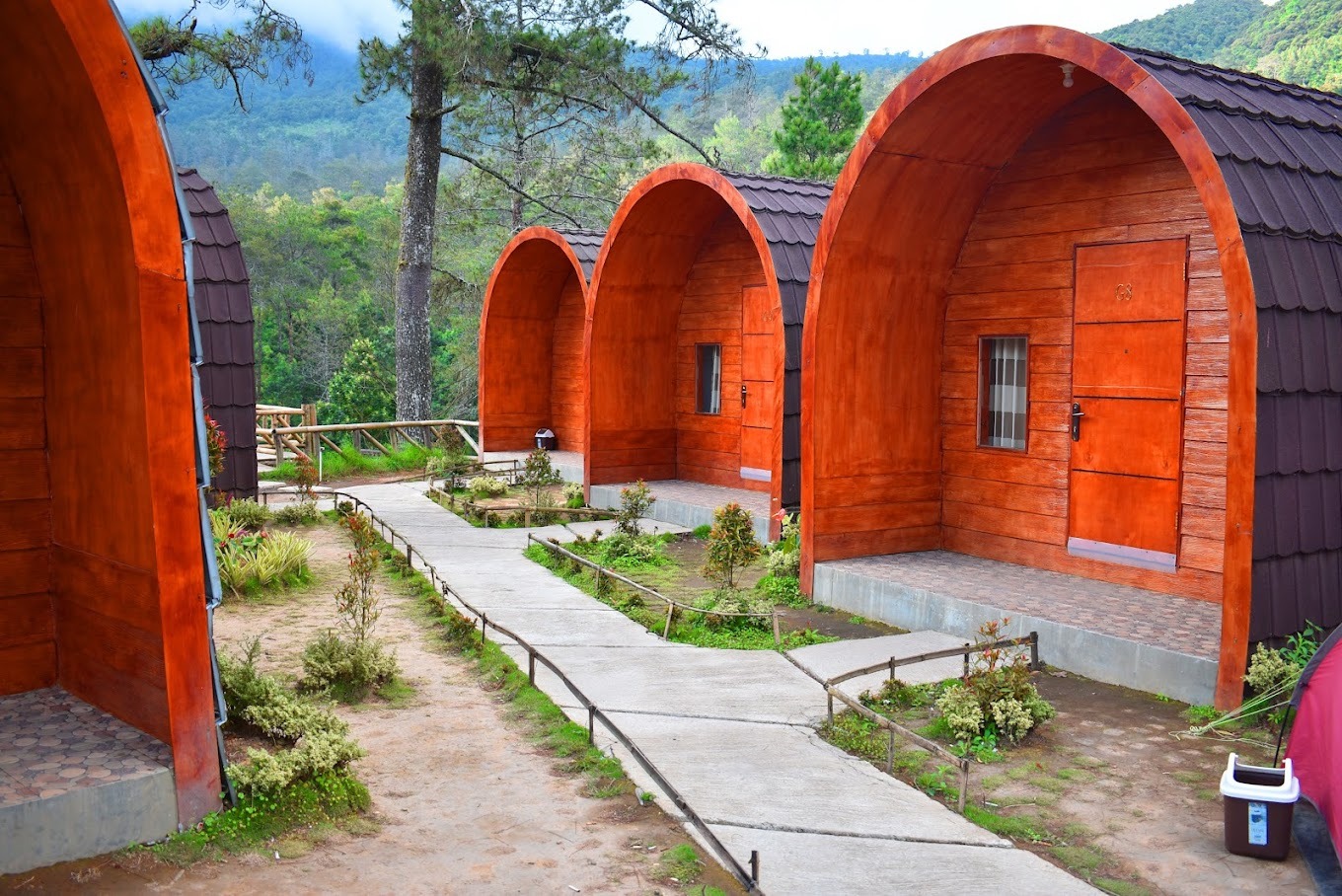 Glamping yang disediakan The Lawu Park.