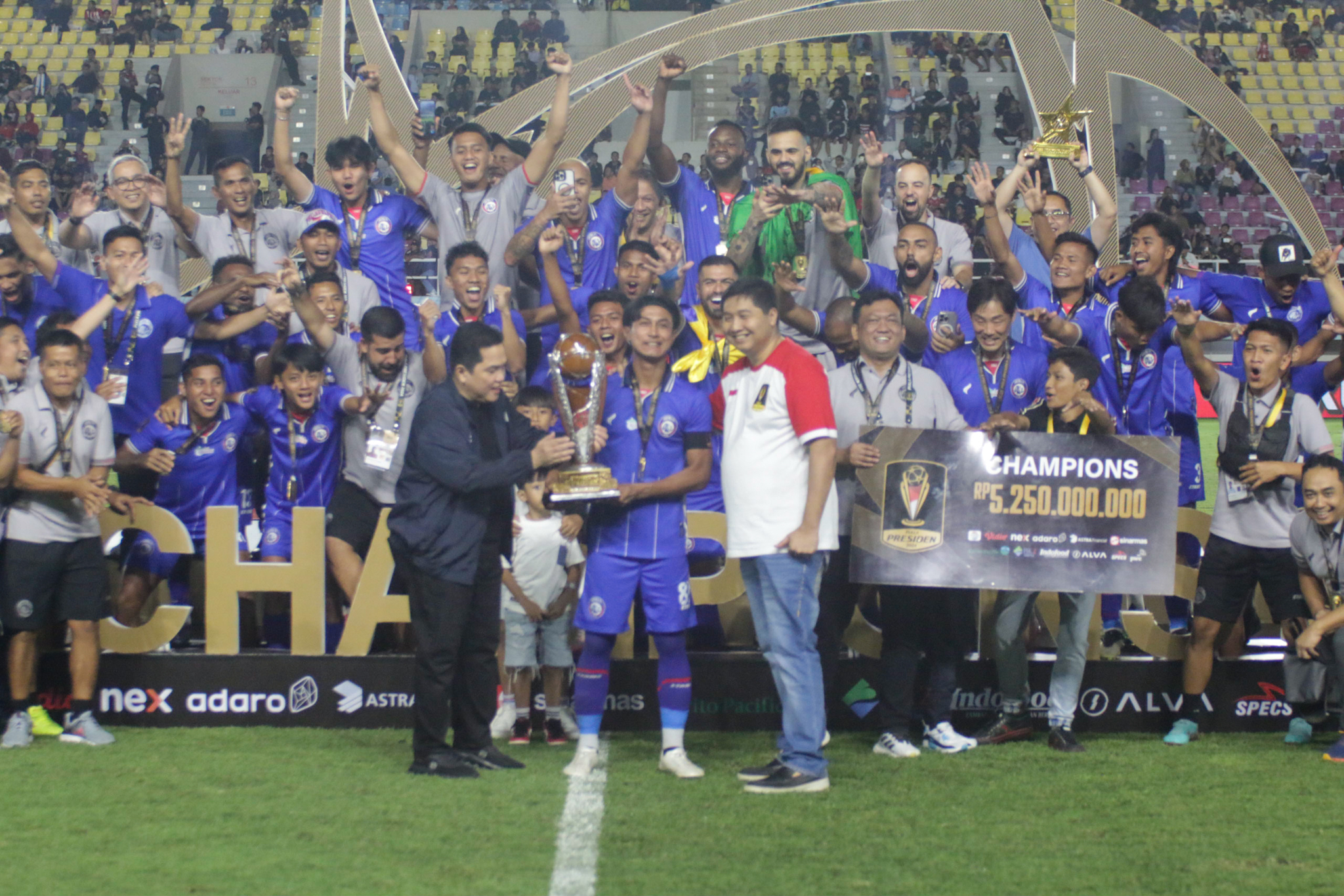 Arema FC jadi juara Piala Presiden 2024 usai kalahkan Borneo FC di Stadion Manahan, Minggu malam (4/8).