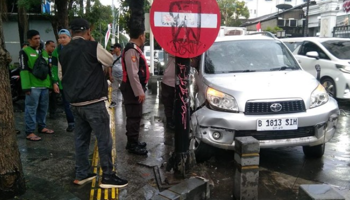 Mobil Toyota Rush yang dibawa kabur bocah kelas I SD di Kemang, Jakarta Selatan.