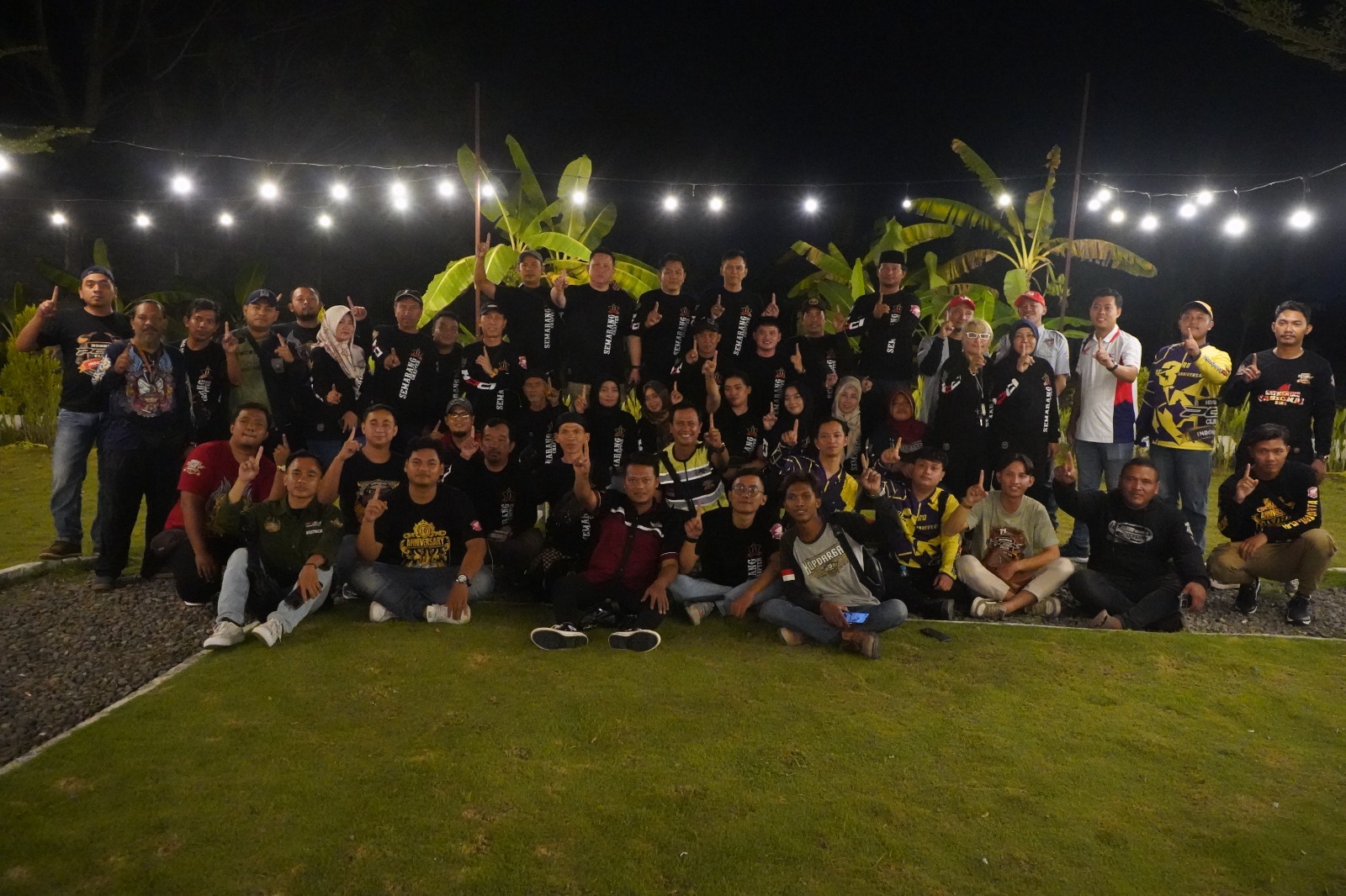 Anggota Komunitas Honda PCX Club Indonesia  Chapter Semarang di sela peringatan HUT ke-11.