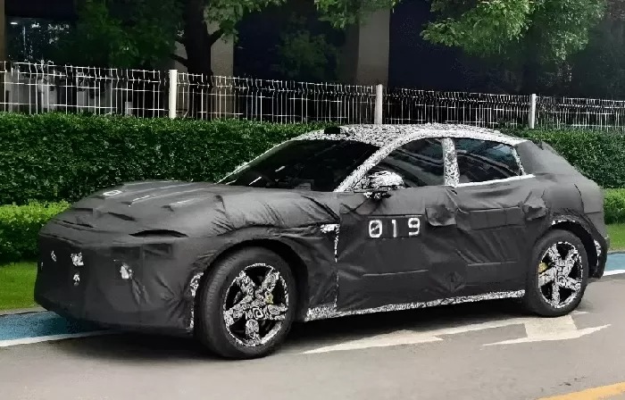 Mobil kedua Xiaomi dengan kode MX11 lakukan tes jalan.