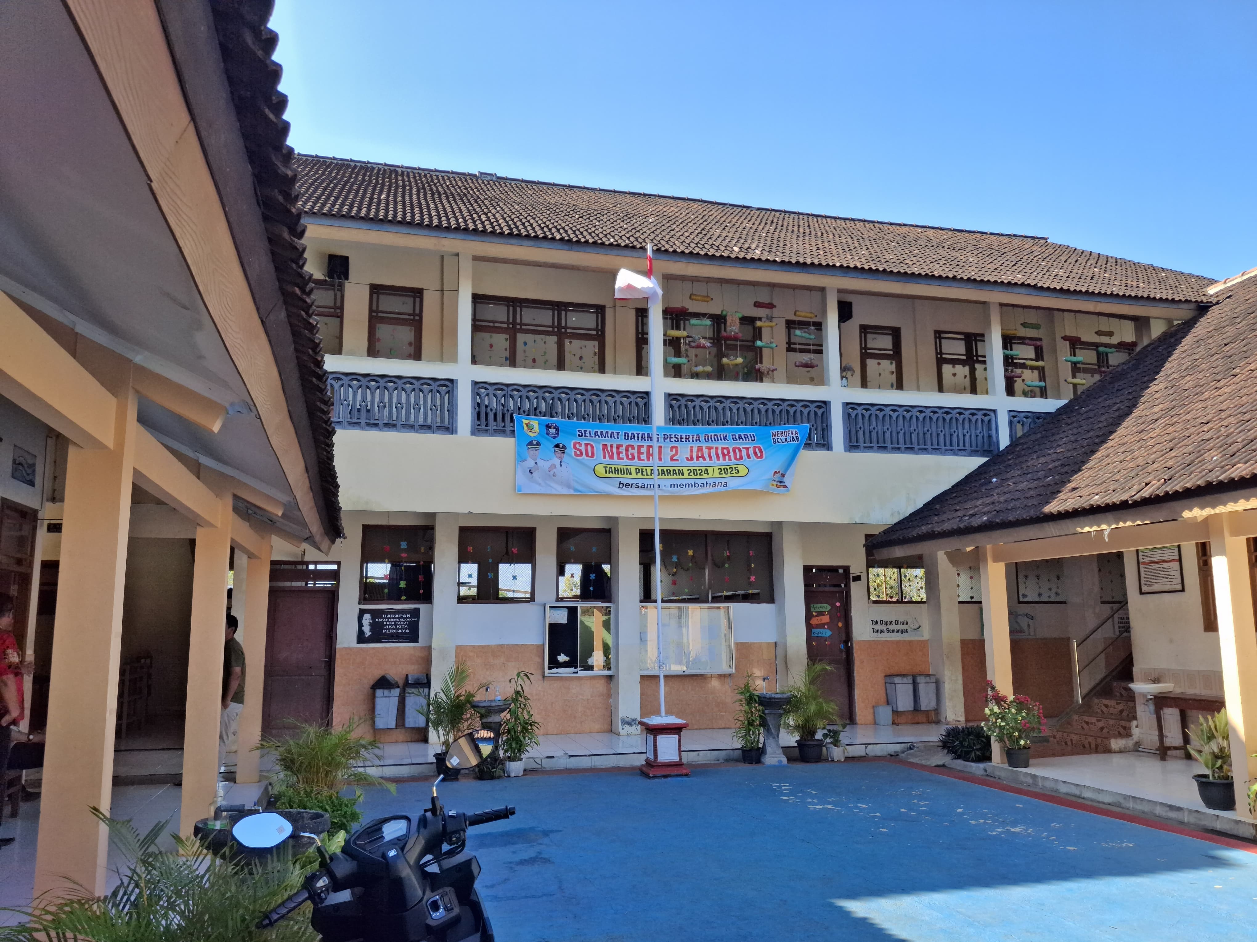 Kondisi gedung SDN 2 Jatiroto, Wonogiri Jumat (9/8/2024). Puluhan siswa di sekolah ini mengalami gejala keracunan.