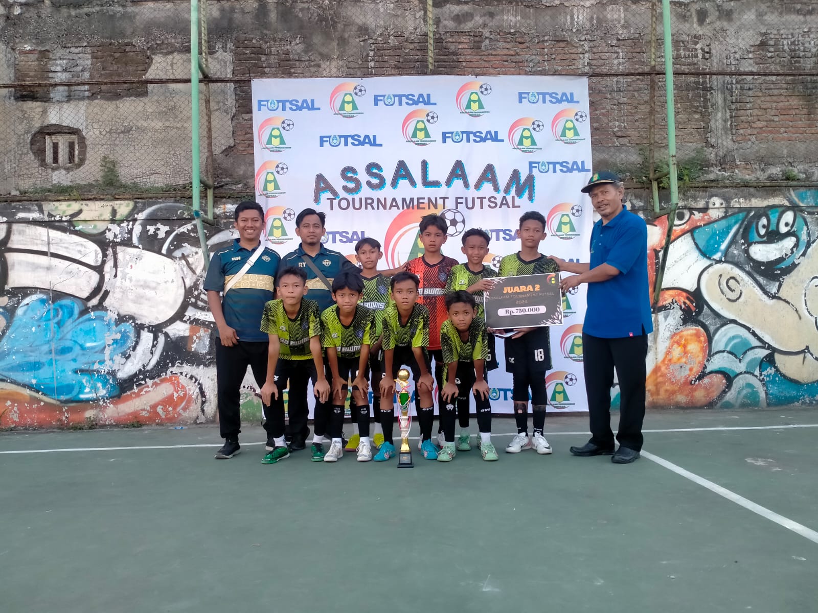 Tim futsal SD Birrul Walidain Muhammadiyah Sragen menjadi runner-up dalam turnamen futsal di PPIM As Salaam Kartasura Kabupaten Sukoharjo akhir tahun lalu.