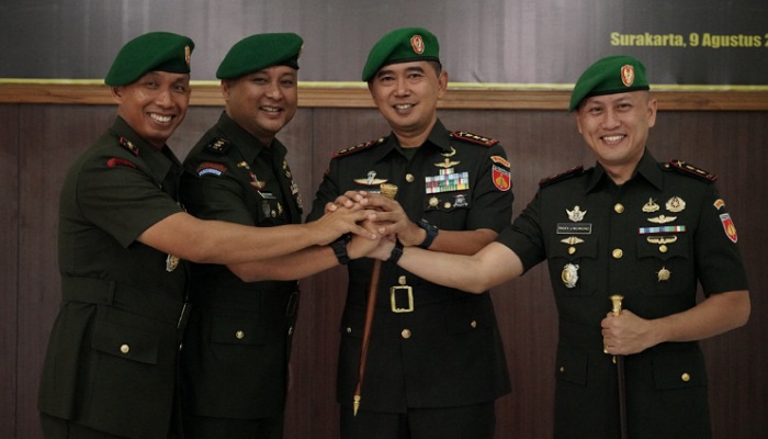 Sertijab Dandim 0725/Sragen Letkol Inf Yoga Yastinanda kepada pejabat baru Letkol Inf Ricky Julianto Wuwung, dipimpin Danrem 074/Wrt Kolonel Inf Ali Akhwan.