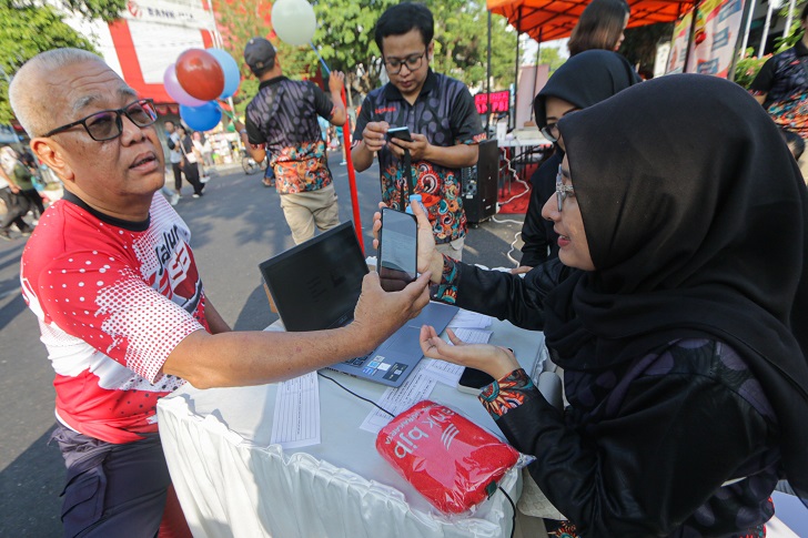 Ketua Komisi II DPRD Surakarta Honda Hendarto melakukan Pendaftaran Program E-SPPT PBB P2.