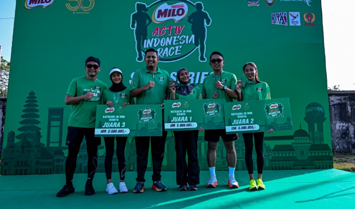 Pemenang kategori 5K putri Road to MILO ACTIV Indonesia Race 2024.