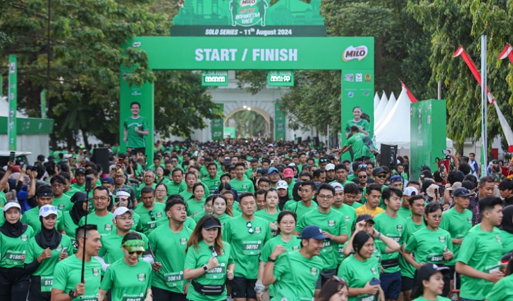 Ribuan peserta Road to MILO ACTIV Indonesia Race 2024 Solo Series dilepas Walikota Solo Teguh Prakosa dan unsur Forkompimda di Benteng Vastenburg, Minggu (11/8/2024).